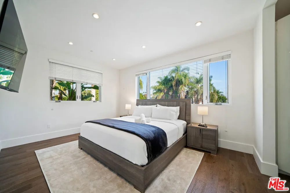 363 SWEETZER AVENUE Los Angeles, CA 90048