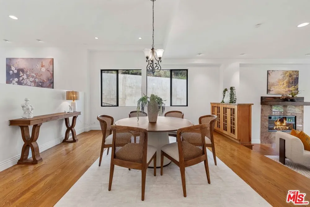 4099 Mandeville Brentwood, CA 90049
