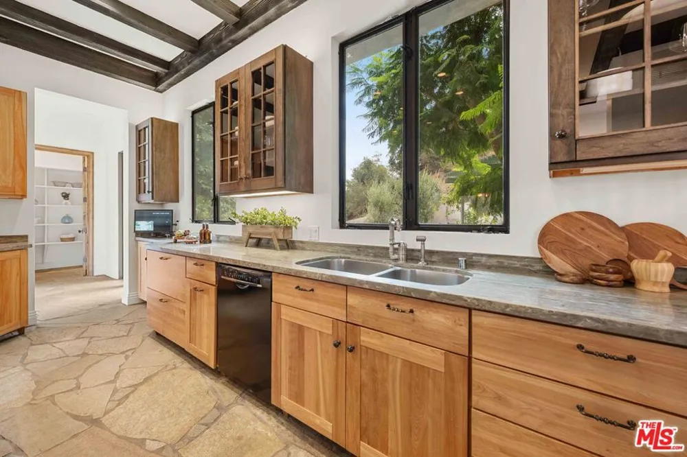 4099 Mandeville Brentwood, CA 90049