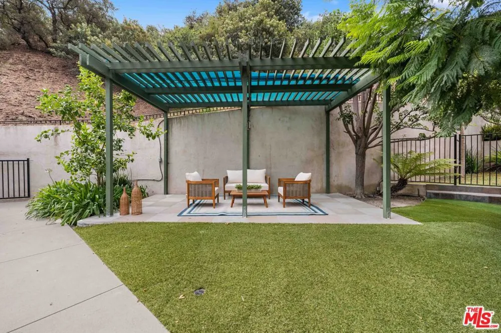 4099 Mandeville Brentwood, CA 90049