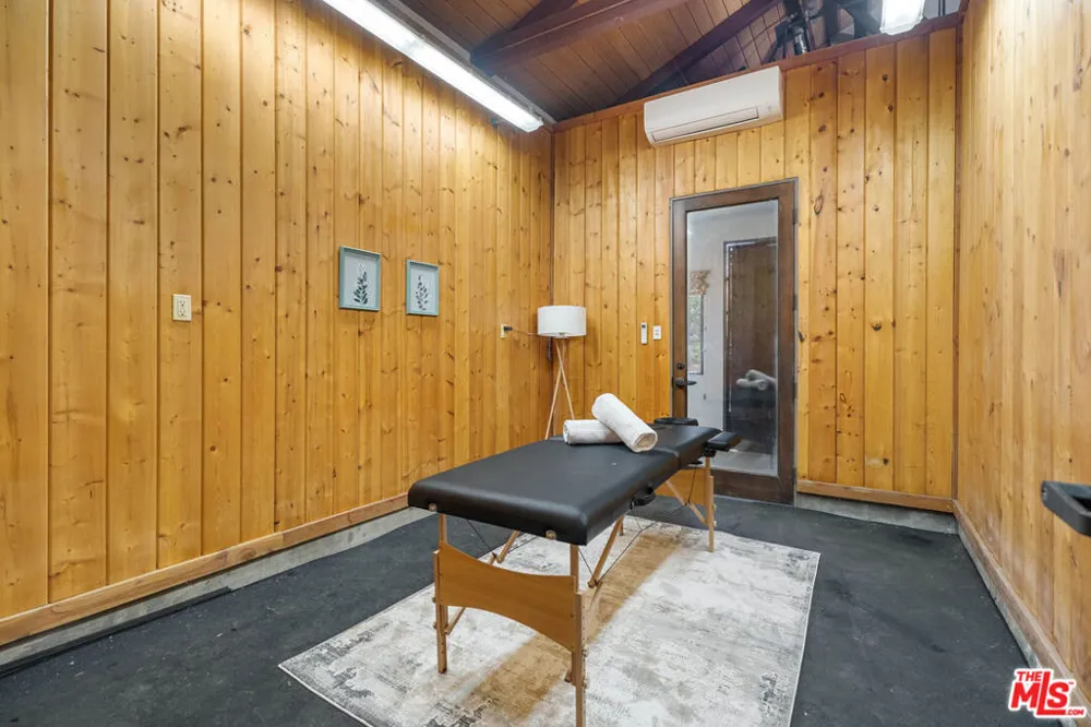 4099 Mandeville Brentwood, CA 90049