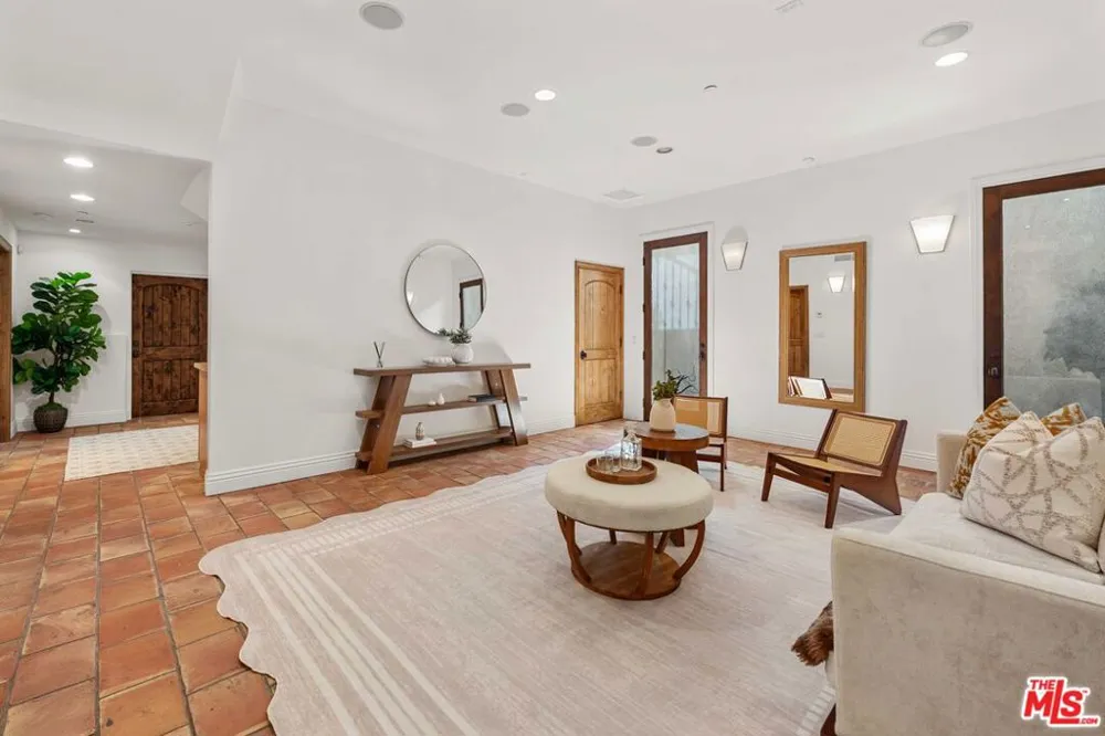 4099 Mandeville Brentwood, CA 90049