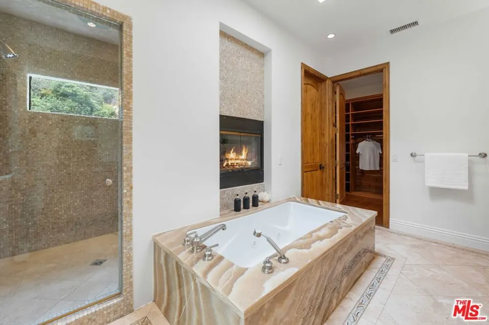 4099 Mandeville Brentwood, CA 90049