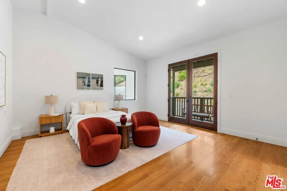 4099 Mandeville Brentwood, CA 90049