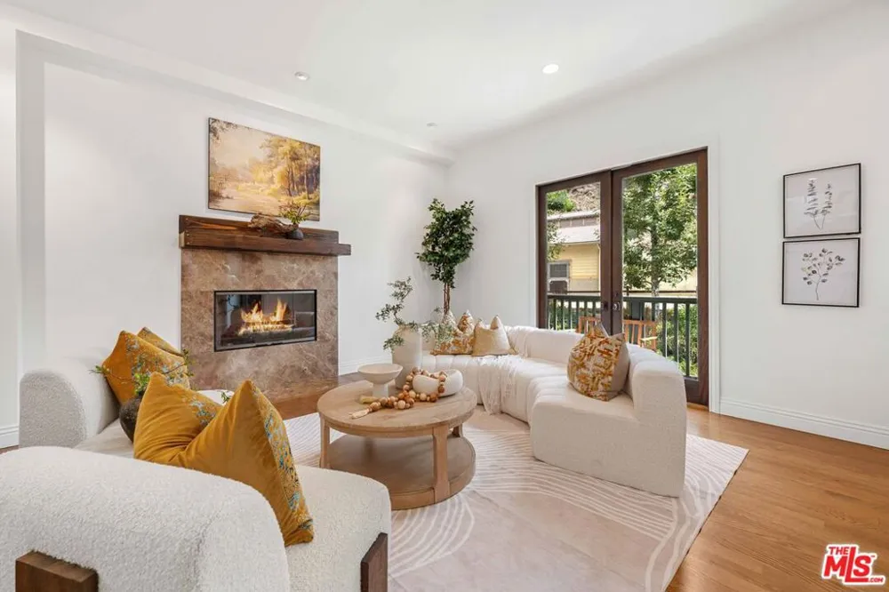 4099 Mandeville Brentwood, CA 90049