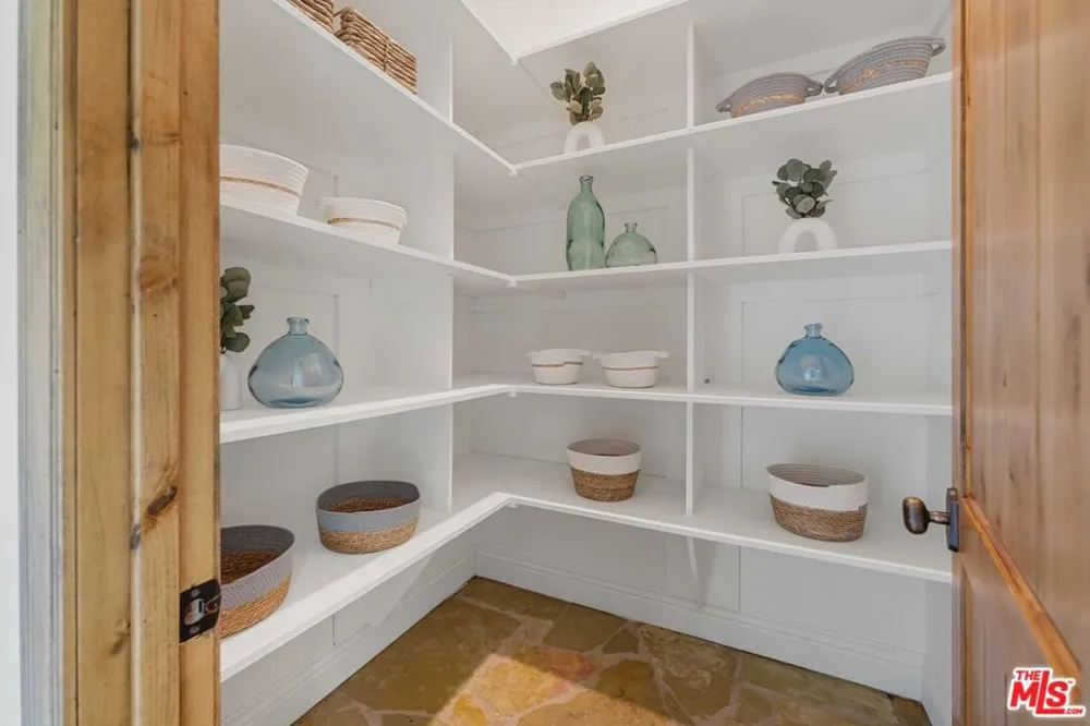 4099 Mandeville Brentwood, CA 90049