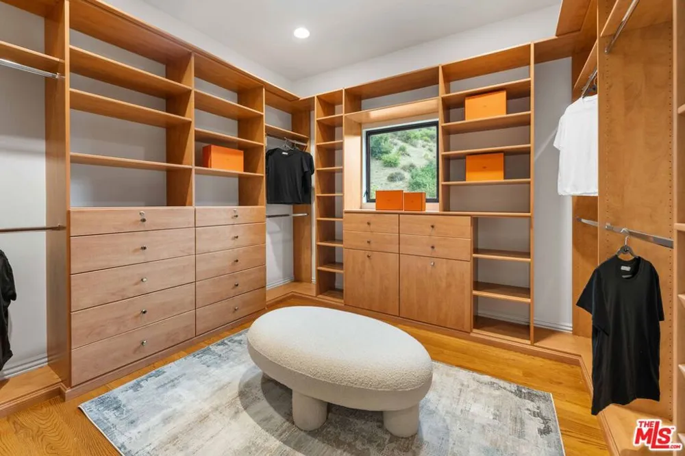 4099 Mandeville Brentwood, CA 90049