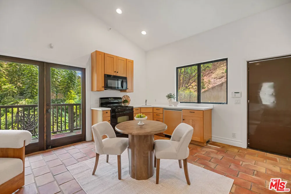 4099 Mandeville Brentwood, CA 90049
