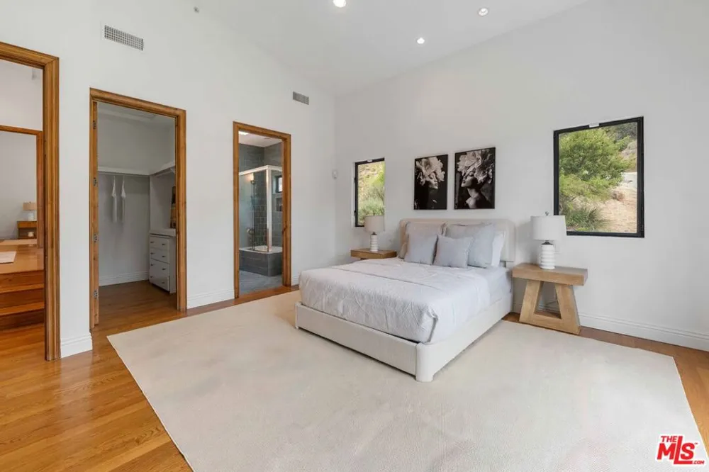 4099 Mandeville Brentwood, CA 90049