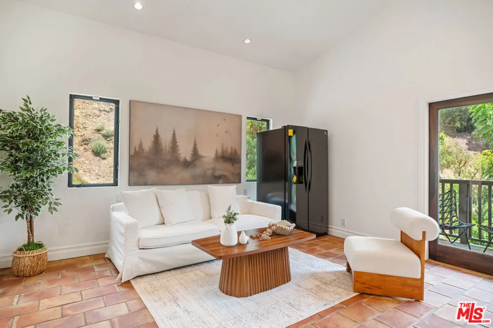 4099 Mandeville Brentwood, CA 90049