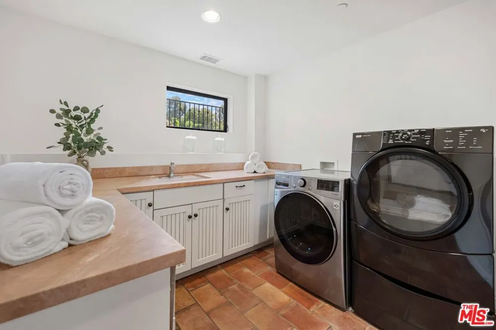 4099 Mandeville Brentwood, CA 90049
