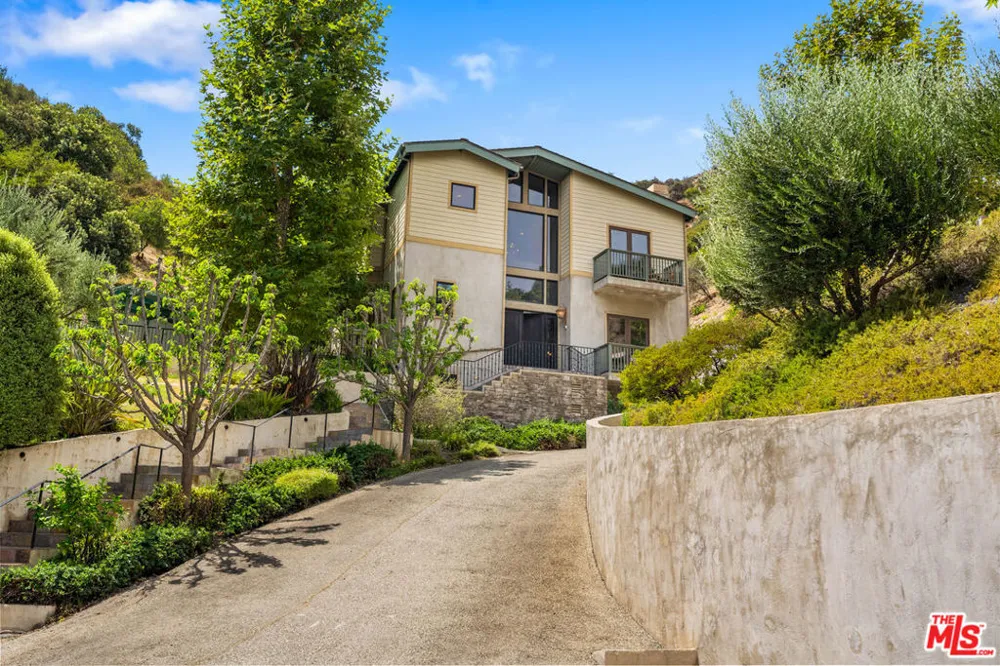 4099 Mandeville Brentwood, CA 90049