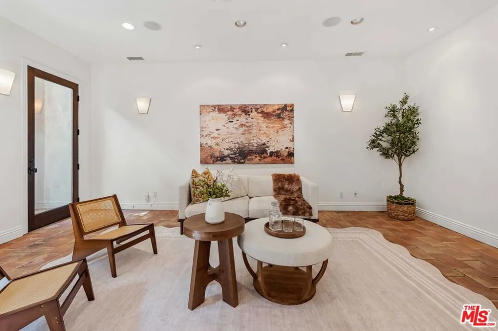 4099 Mandeville Brentwood, CA 90049