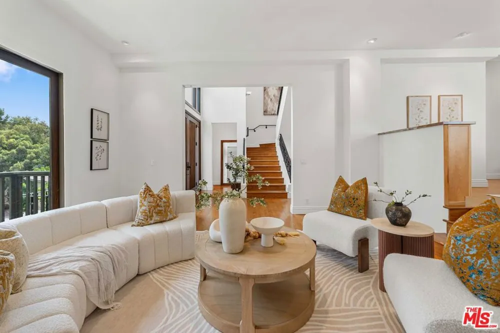 4099 Mandeville Brentwood, CA 90049