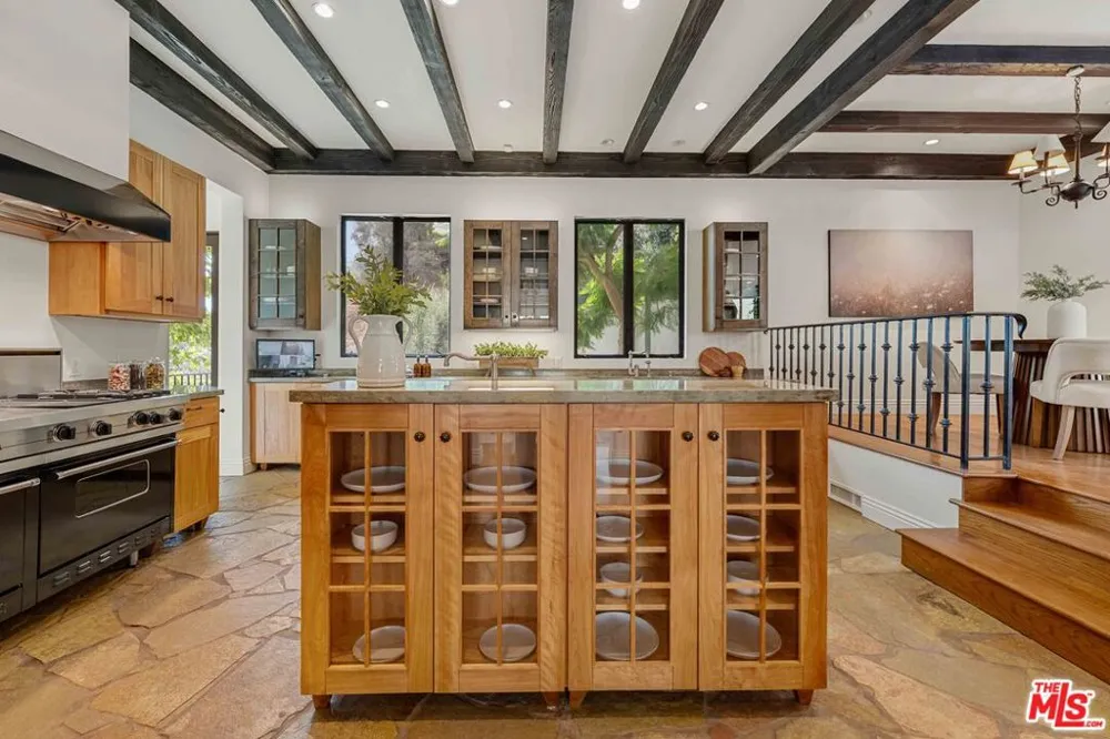 4099 Mandeville Brentwood, CA 90049