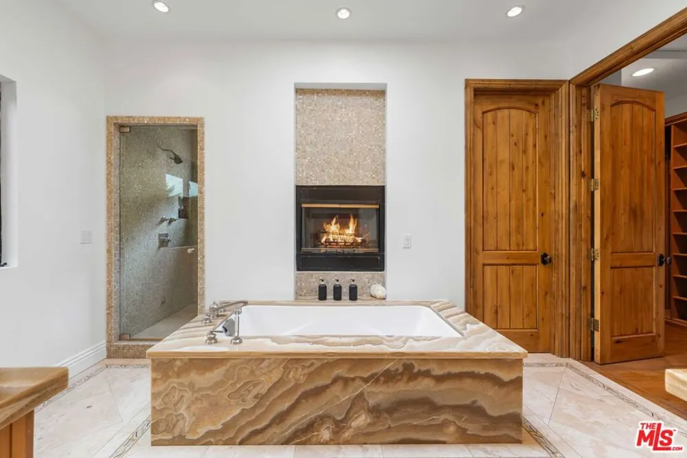 4099 Mandeville Brentwood, CA 90049