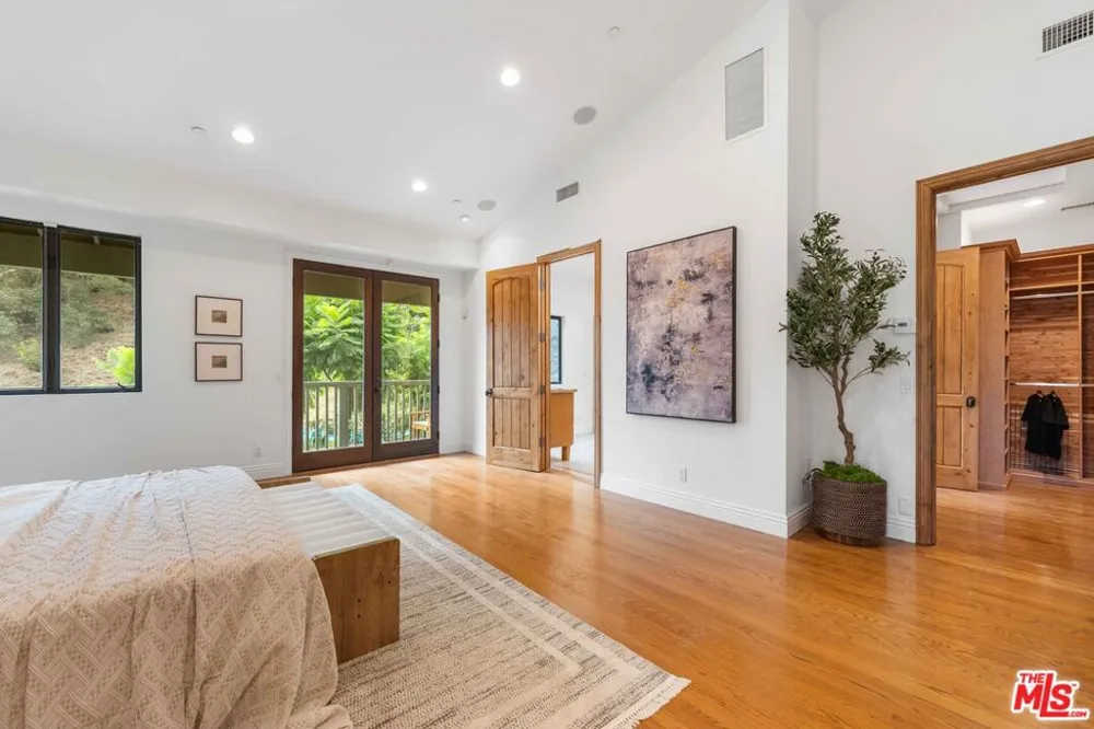 4099 Mandeville Brentwood, CA 90049