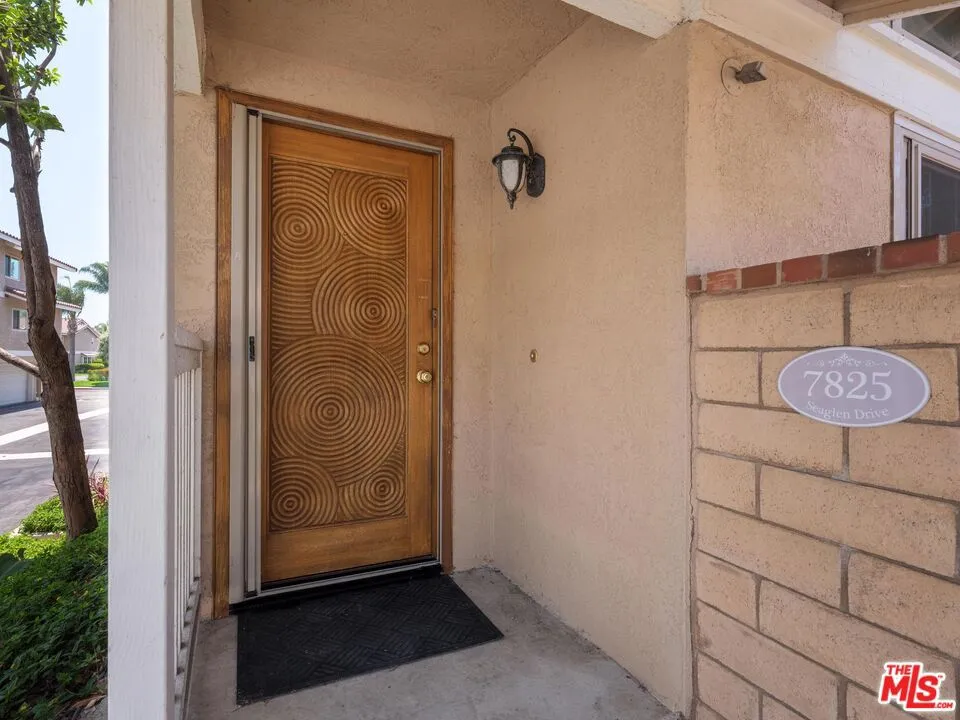 7825 Seaglen Drive Huntington Beach, CA 92648