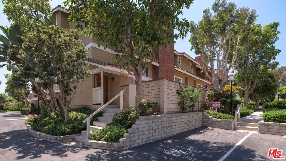 7825 Seaglen Drive Huntington Beach, CA 92648