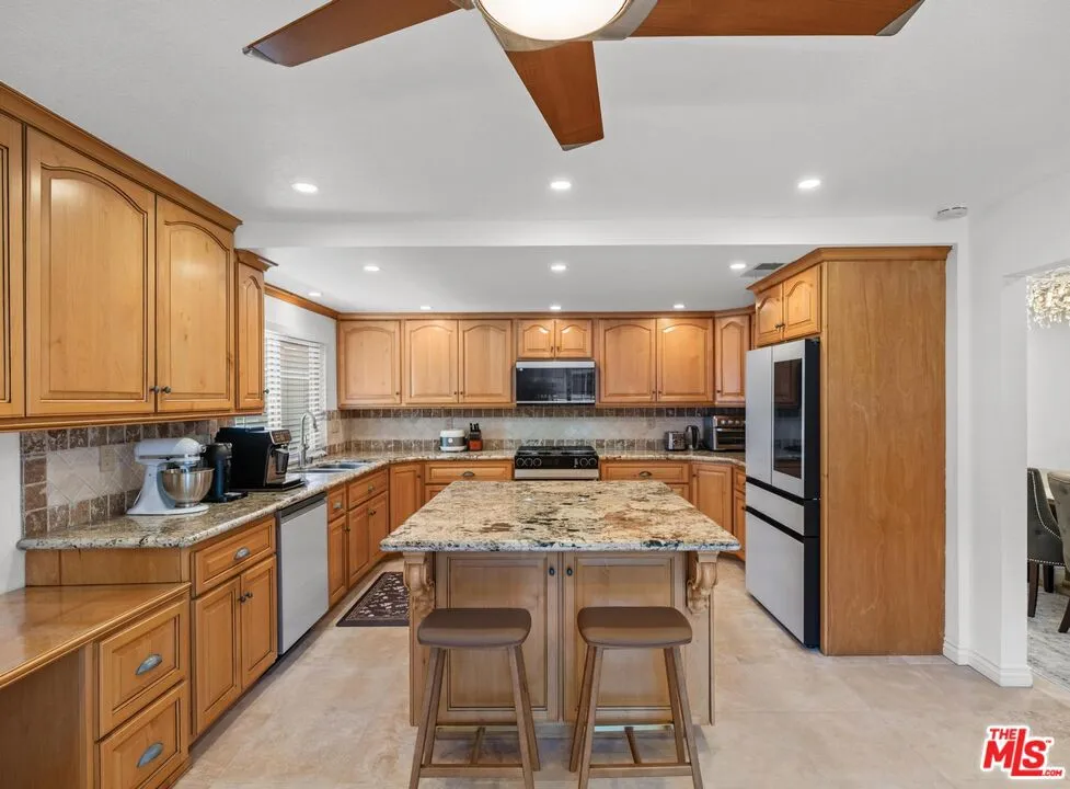 7825 Seaglen Drive Huntington Beach, CA 92648