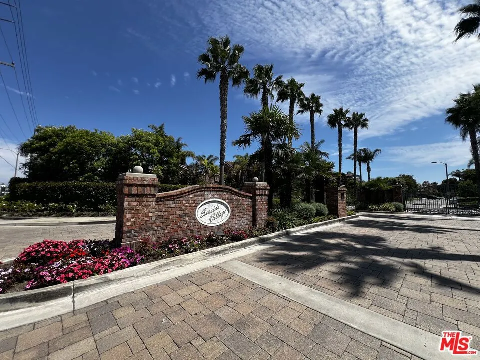 7825 Seaglen Drive Huntington Beach, CA 92648