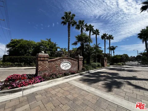 7825 Seaglen Drive