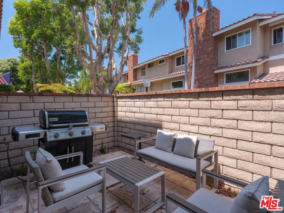 7825 Seaglen Drive Huntington Beach, CA 92648