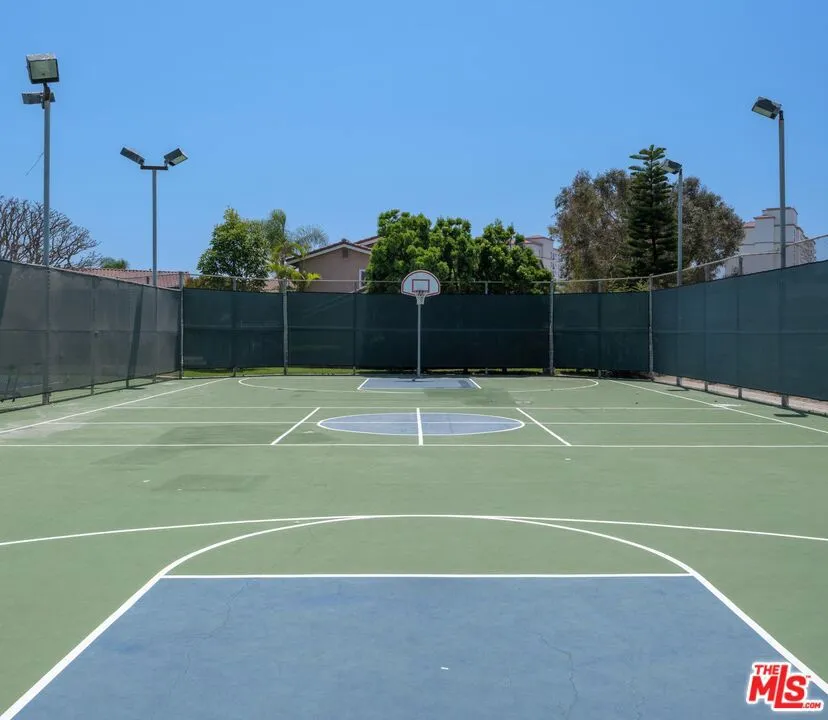 7825 Seaglen Drive Huntington Beach, CA 92648