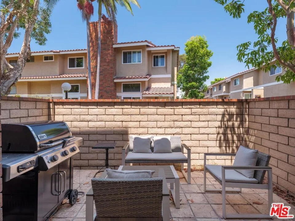 7825 Seaglen Drive Huntington Beach, CA 92648