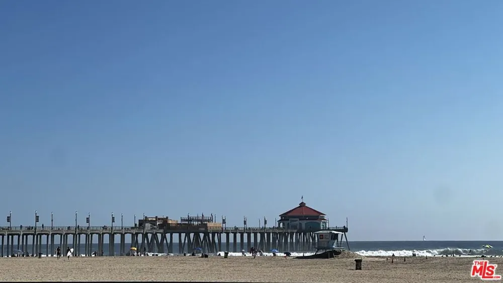 7825 Seaglen Drive Huntington Beach, CA 92648