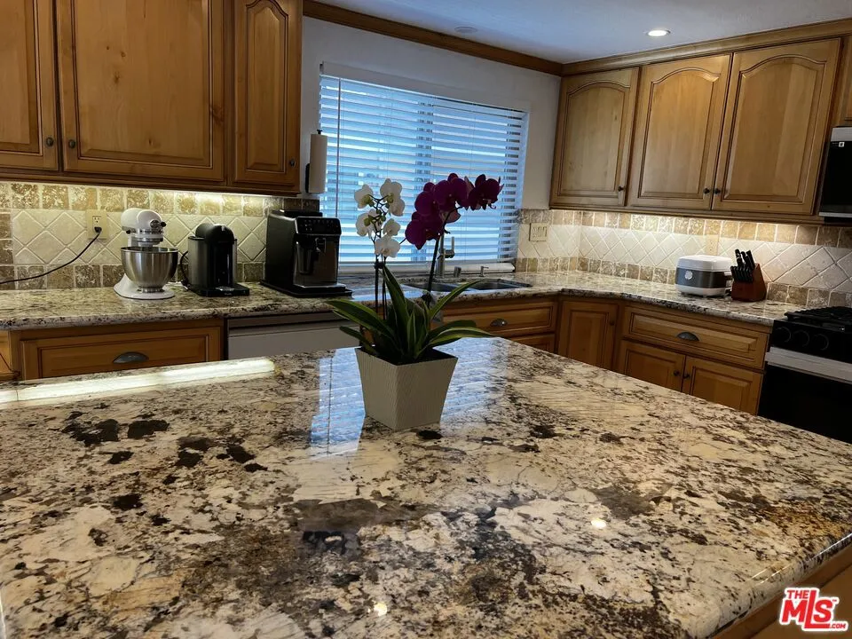 7825 Seaglen Drive Huntington Beach, CA 92648