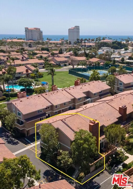 7825 Seaglen Drive Huntington Beach, CA 92648