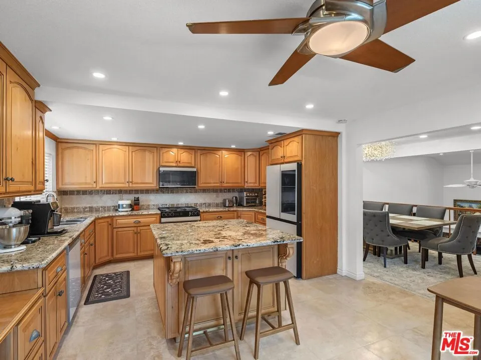 7825 Seaglen Drive Huntington Beach, CA 92648