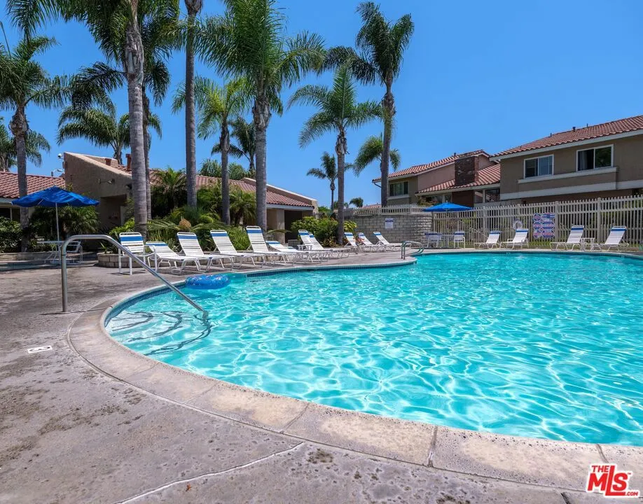 7825 Seaglen Drive Huntington Beach, CA 92648