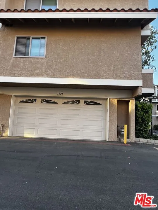 7825 Seaglen Drive Huntington Beach, CA 92648