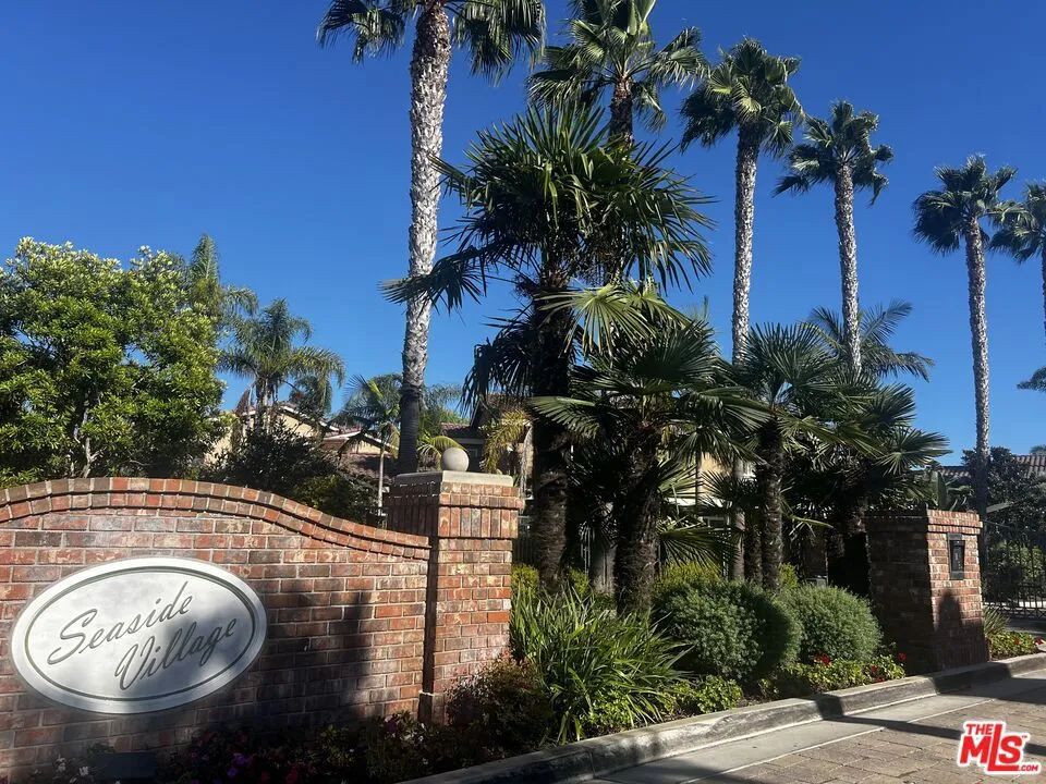 7825 Seaglen Drive Huntington Beach, CA 92648