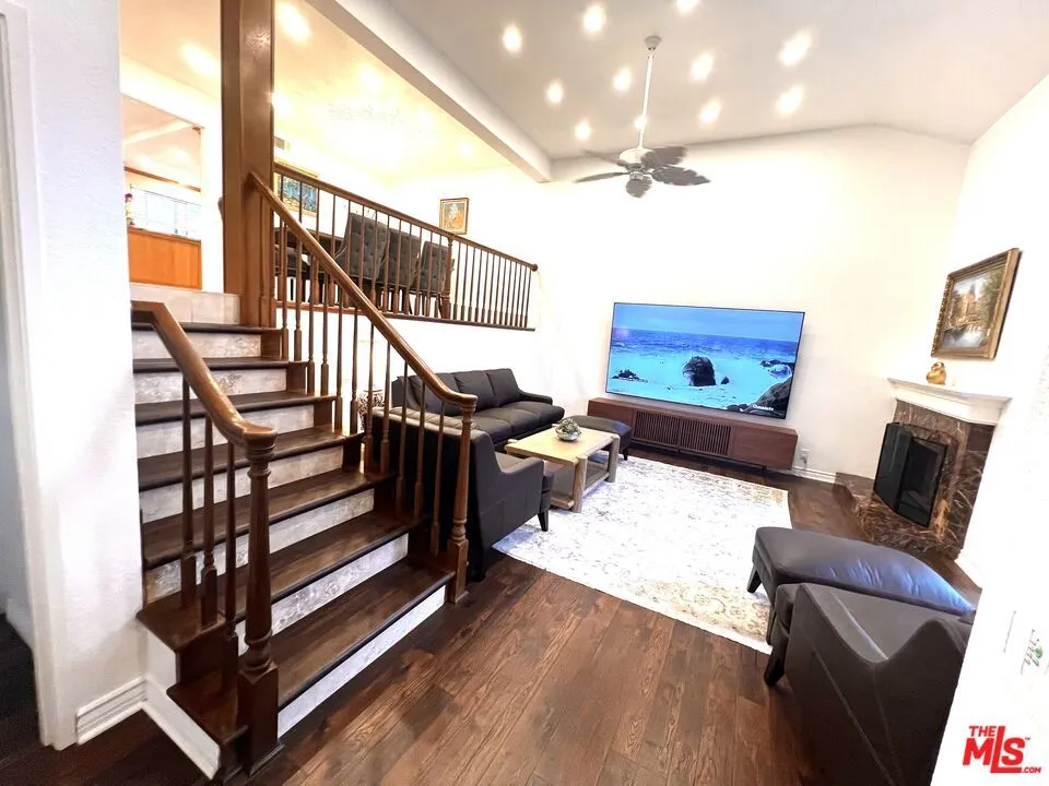 7825 Seaglen Drive Huntington Beach, CA 92648