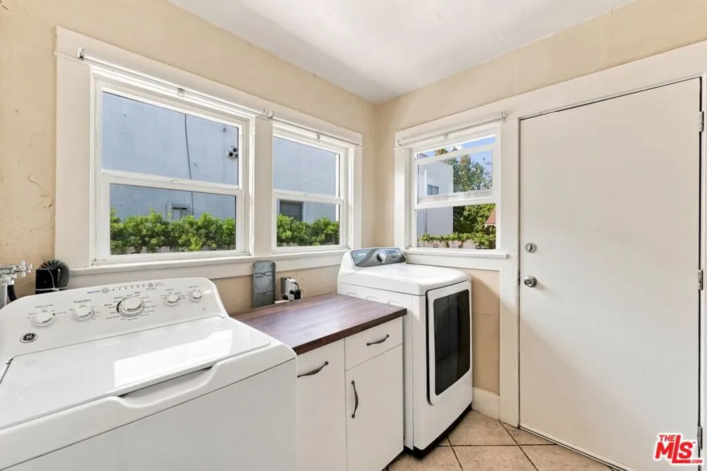 3927 Arlington Avenue Leimert Park, CA 90008