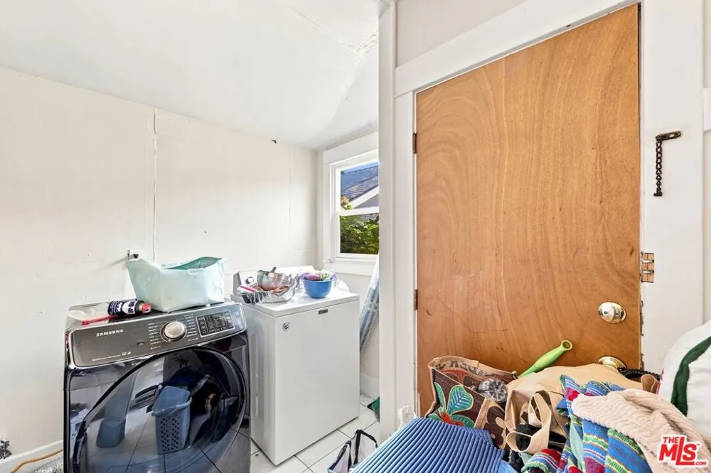 3927 Arlington Avenue Leimert Park, CA 90008