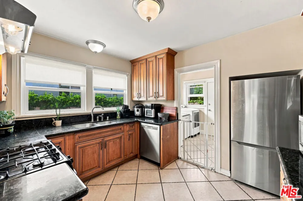 3927 Arlington Avenue Leimert Park, CA 90008