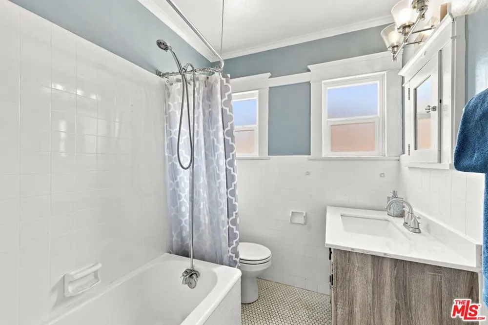 3927 Arlington Avenue Leimert Park, CA 90008