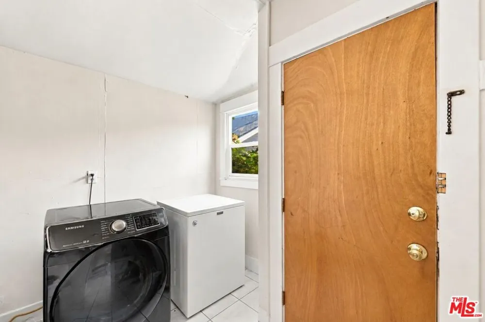 3927 Arlington Avenue Leimert Park, CA 90008