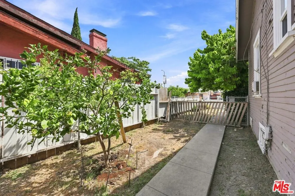 3927 Arlington Avenue Leimert Park, CA 90008