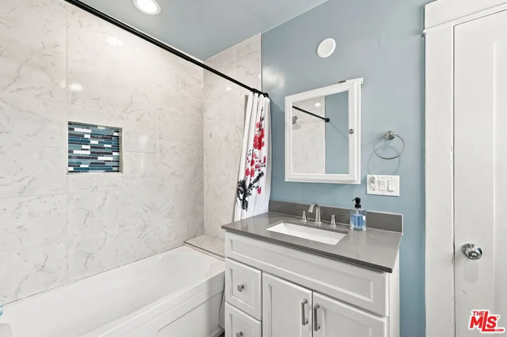 3927 Arlington Avenue Leimert Park, CA 90008