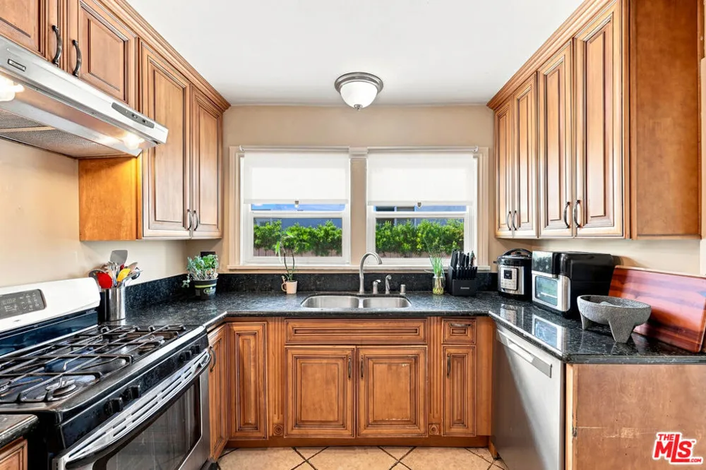 3927 Arlington Avenue Leimert Park, CA 90008