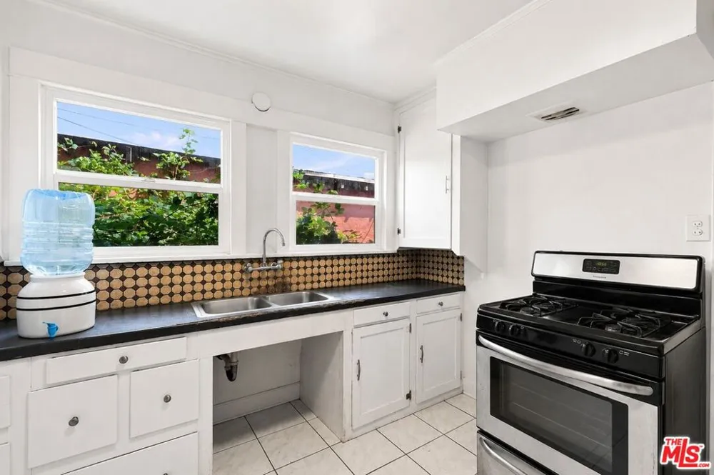 3927 Arlington Avenue Leimert Park, CA 90008