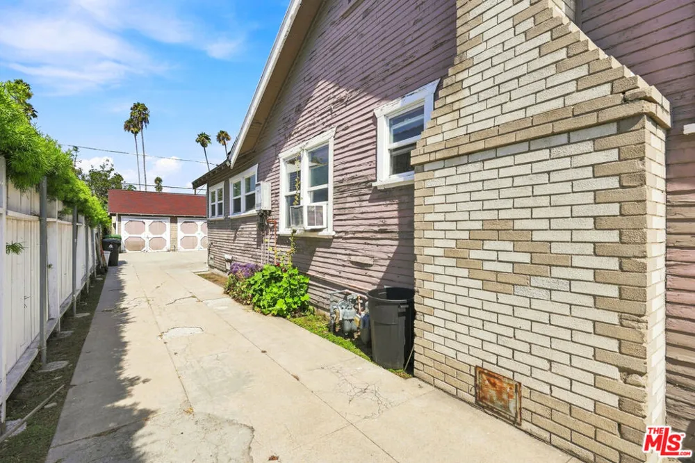 3927 Arlington Avenue Leimert Park, CA 90008