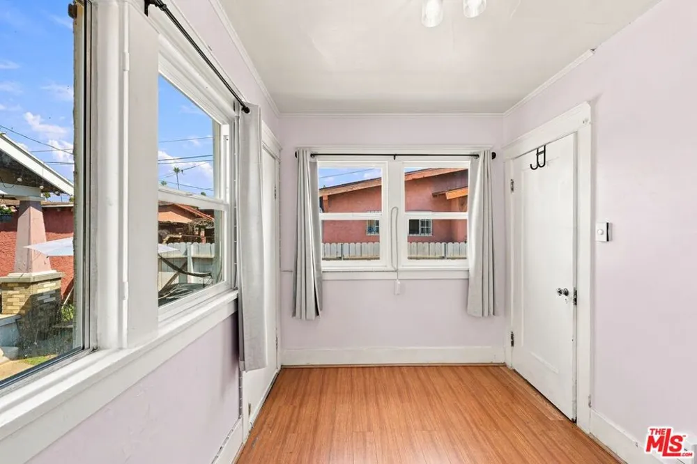 3927 Arlington Avenue Leimert Park, CA 90008