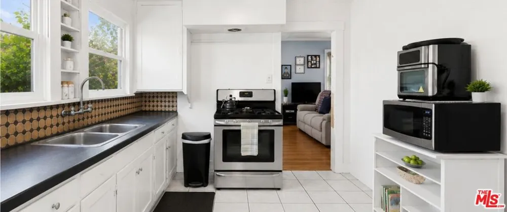 3927 Arlington Avenue Leimert Park, CA 90008