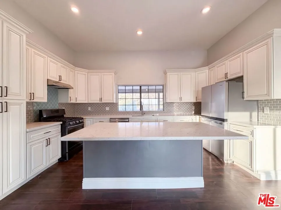 1401 60th Street Rosamond, CA 93560